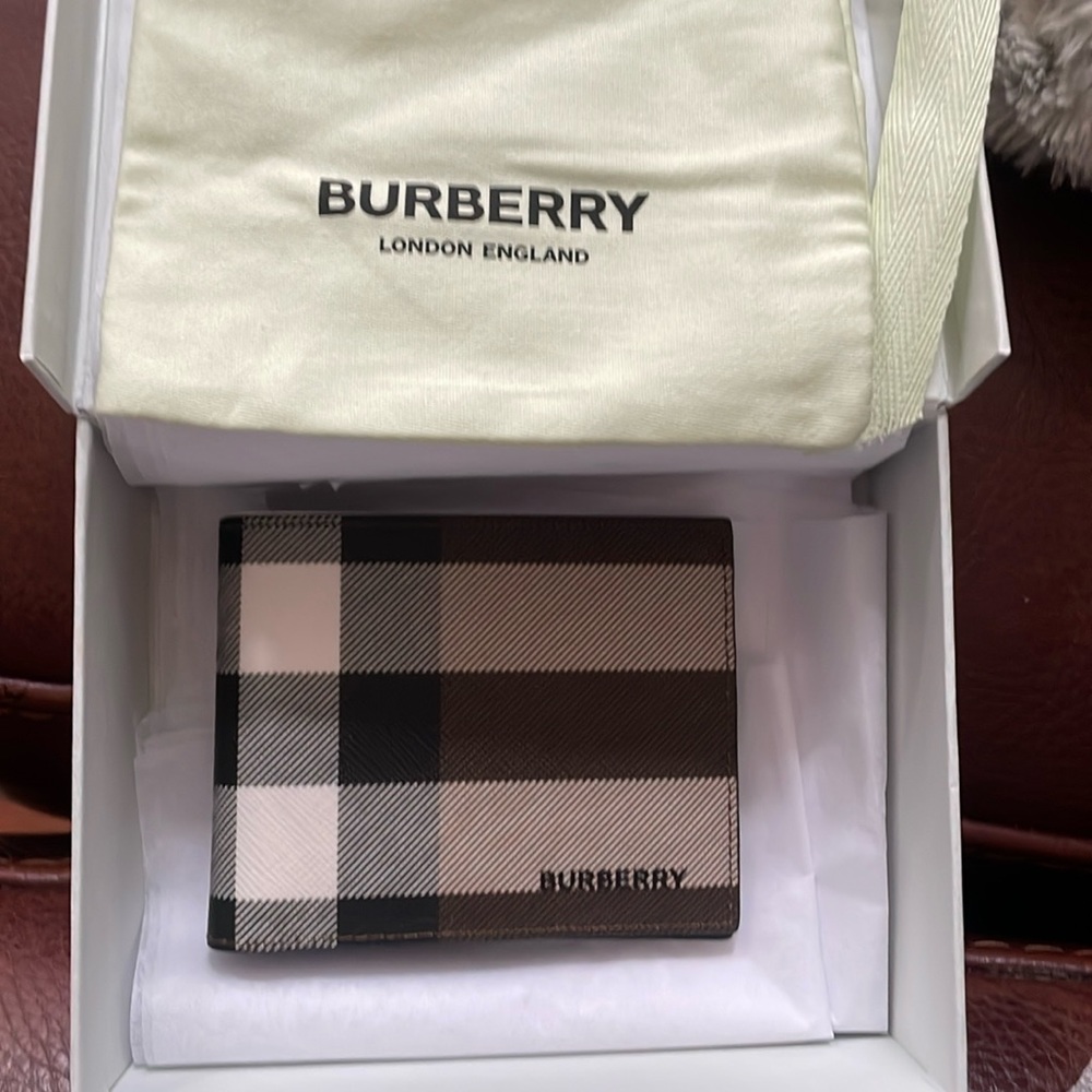 Brand new, authentic Burberry bifold Wallet